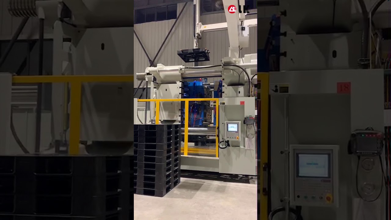 "Innovative Injection Molding Machine Unveils Streamlined Pallet